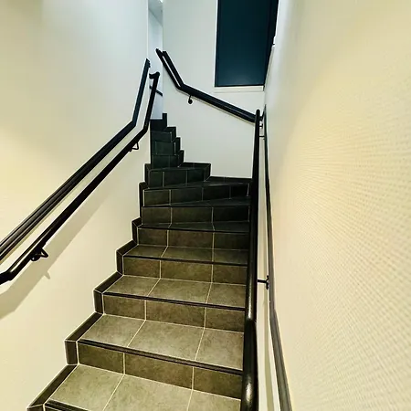 Stylish Pad - Walk To *